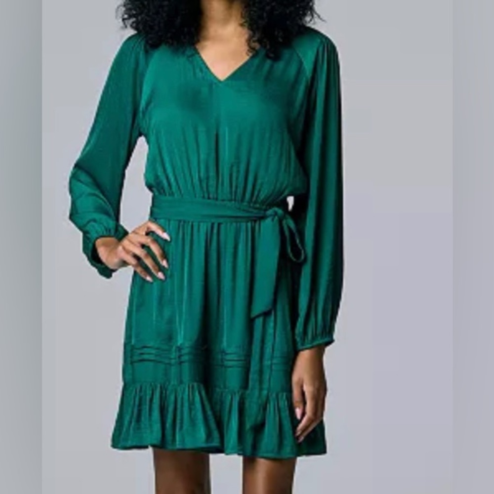 SIMPLY VERA XL WOMEN’S VERA WANG, RUFFLED SIDE TIE PINTUCK DRESS.